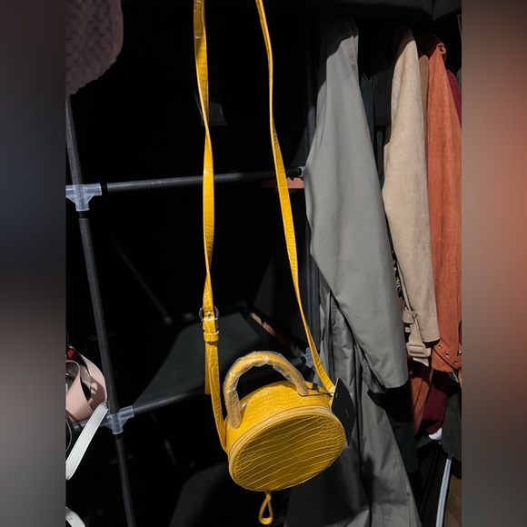 ZARA CIRCULAR YELLOW CROCODILE PURSE - Picture 4 of 5